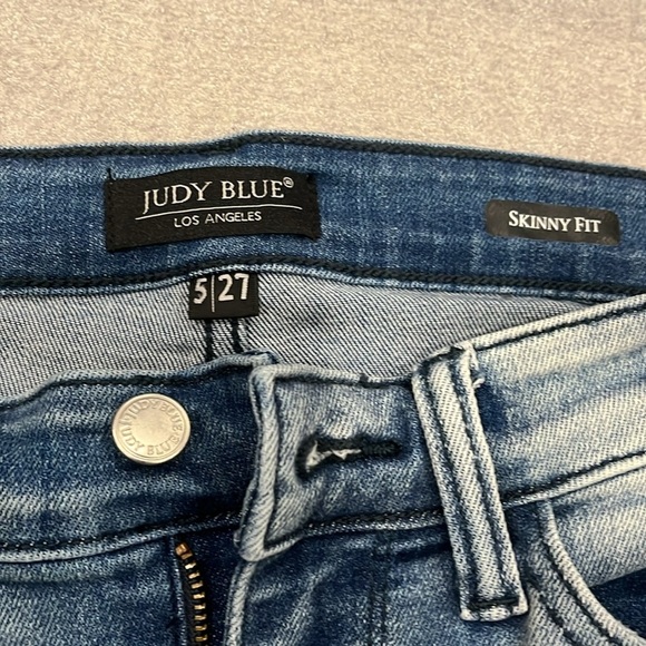 [5/27]Judy Blue Skinny Fit Light Washed Distressed mid Rise Stretch Jeans - Picture 2 of 8